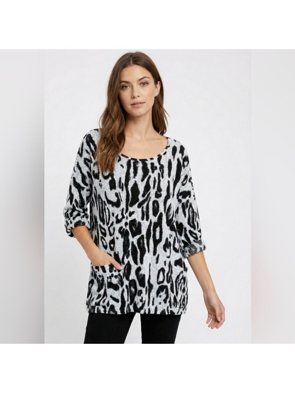 DANTELLE Animal Print Short Sleeve Lightweight Sweater Front Pockets Sz L